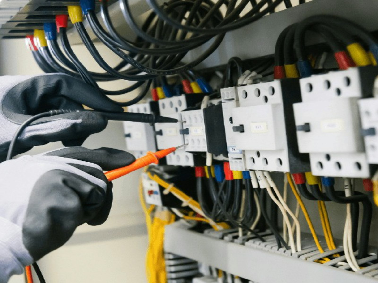 Gestionar i canviar el rumb d’una companyia d’instal·lacions elèctriques